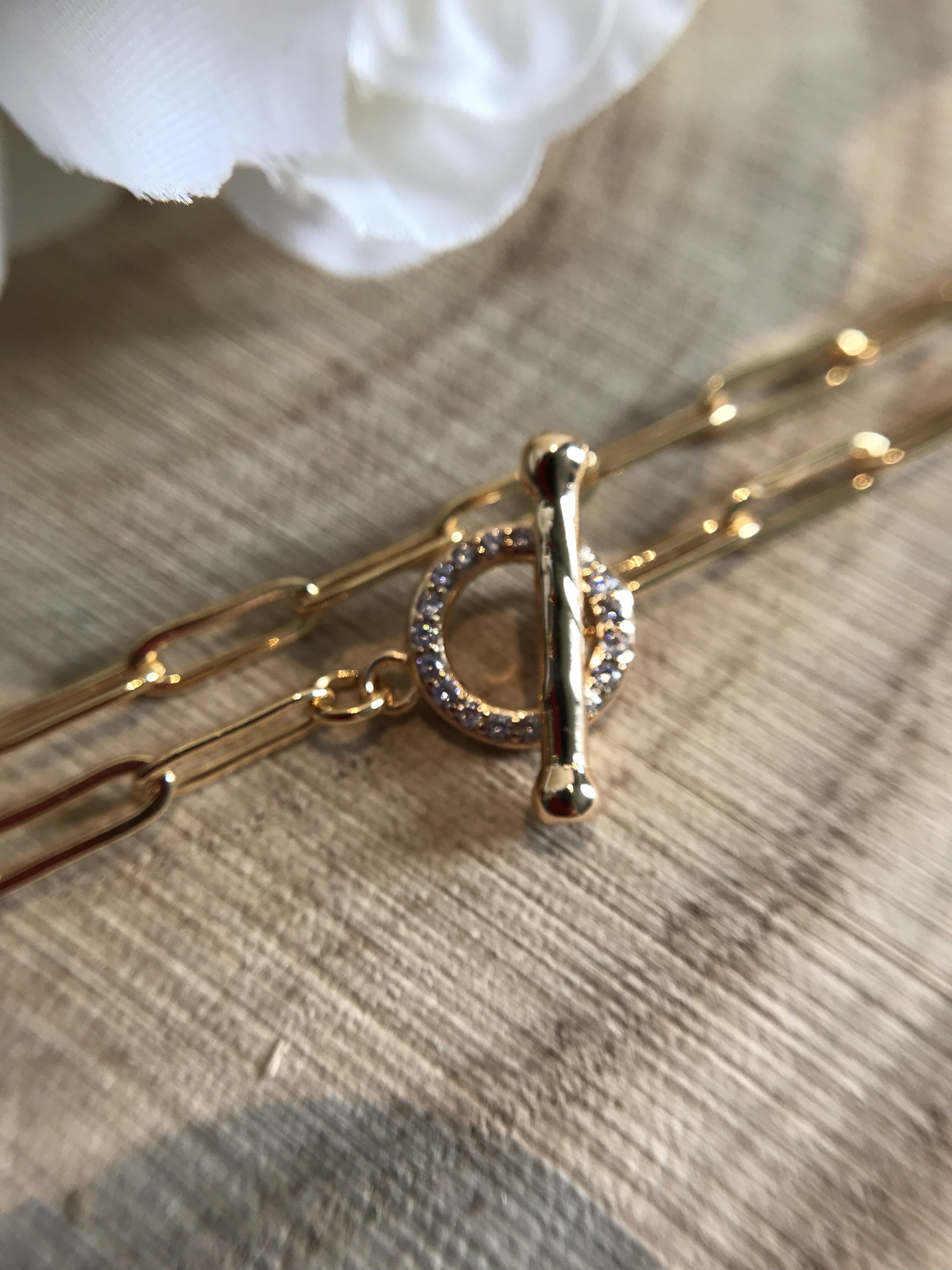 Vergoldetes Messing-Halsband, T-Verschluss mit Zirkonen