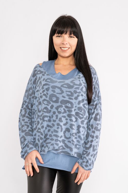 Blue long sleeve leopard print top with matching vest