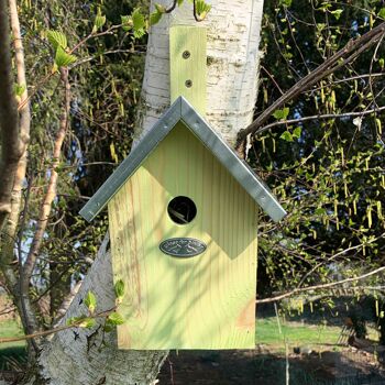 Station d'alimentation en bois suspendue pour oiseaux 2