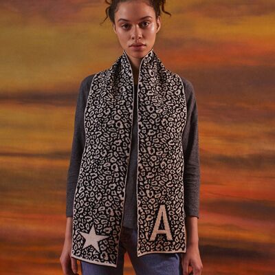 Bufanda de lana y cachemir con inicial de leopardo de la A a la Z