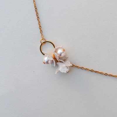 Bracelet doré fleur de porcelaine et perles