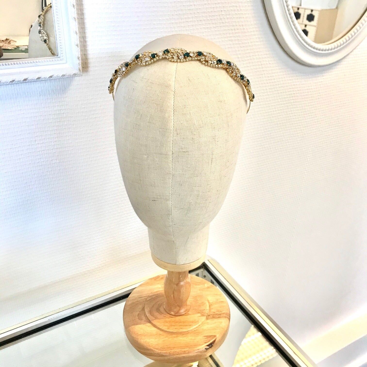 Orientalisches Hochzeitstiara Smaragdgrün und Gold Tasnim Henna