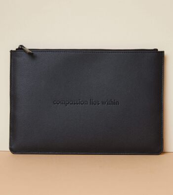 Pochette All Black | Essentiels classiques 2