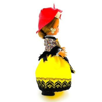 Poupée de collection de 35 cm. robe typique de la région d'Abulense (Ávila), fabriquée en Espagne par Folk Crafts Dolls. (SKU: 318) 2