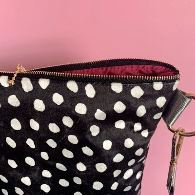 HANDTASCHE AUS SCHWARZ-WEISSEM SAMT - rosa