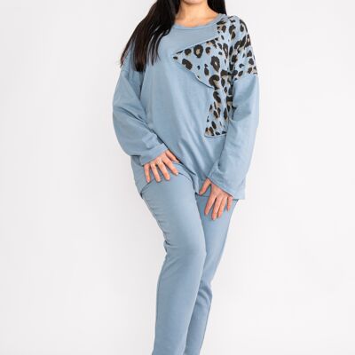 00059 - Jeansblaues Loungewear-Set mit langen Ärmeln und Animal-Print-Schulter