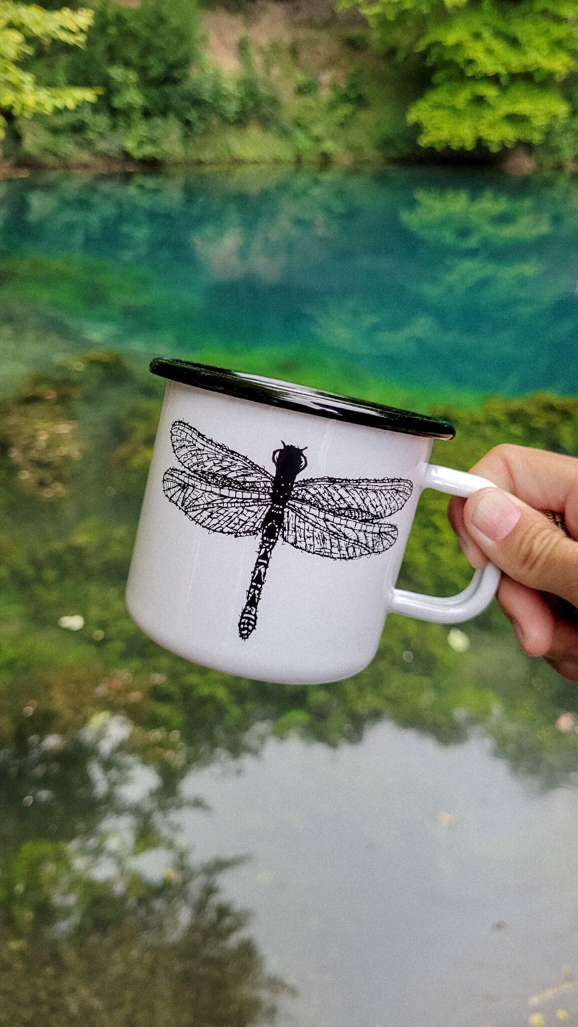 Taza esmaltada libélula