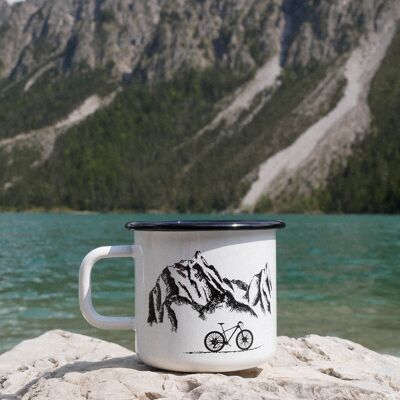 Taza esmaltada montaña y bicicleta