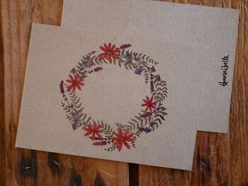 Carte postale couronne de fleurs rouges 2