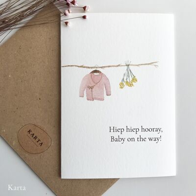 Tarjeta de felicitación - rama de árbol con suéter de bebé