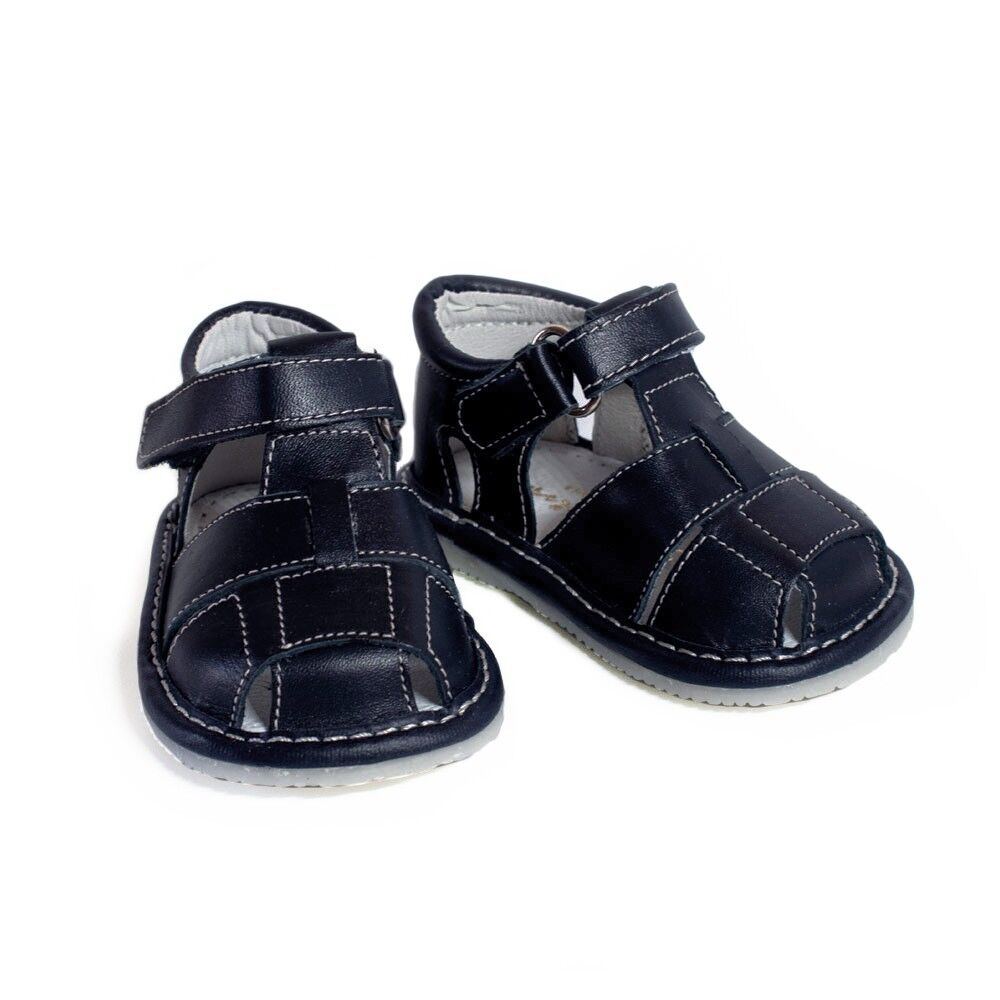 Sandalia de bebé cerrada