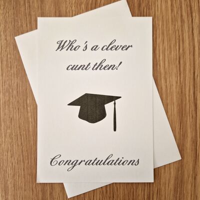 Tarjeta de graduación grosera divertida - Tarjeta de felicitaciones - ¿Quién es un c * nt inteligente entonces?