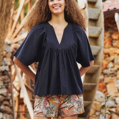 Locker geschnittene schwarze Boho-Bluse mit halben Ärmeln