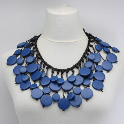 Monete su collana in similpelle intrecciata a mano - Pantone Classic Blue