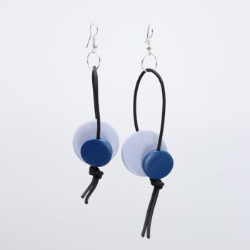 Boucles d'oreilles Coins on Leatherette Loop - Duo - Gris Lilas/Bleu Classique Pantone