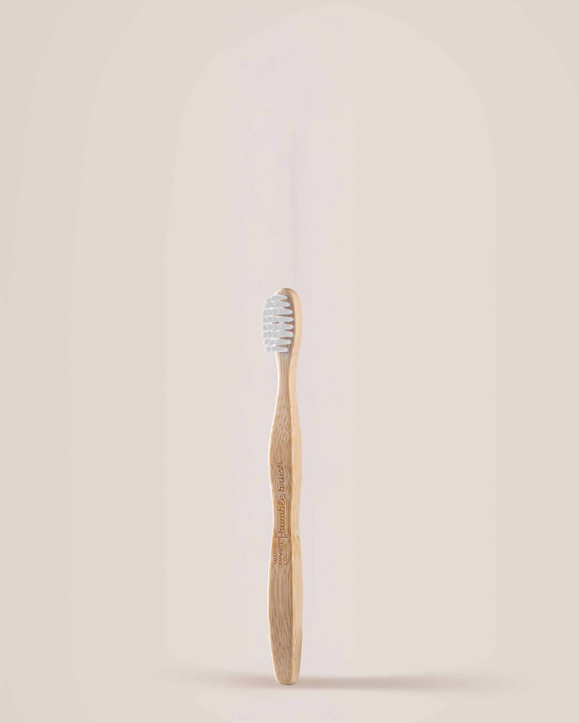 Spazzola Humble per bambini in bambù - bianca