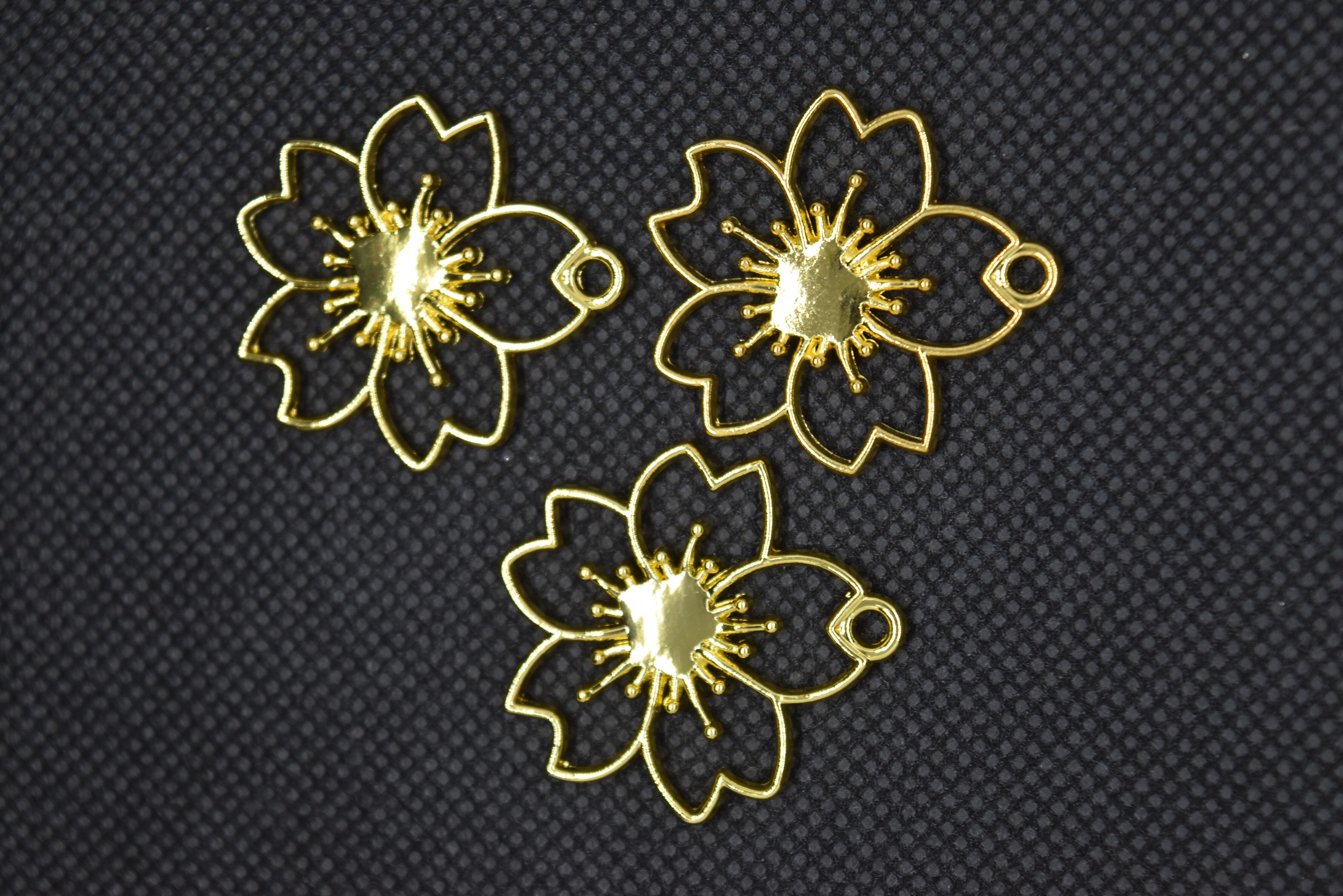 Zinc Alloy Open Back Bezel Pendants Pressed Flower Jewelry, Sakura, Golden, , PALLOY-F242-01G