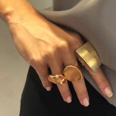 Marilia CapisaniGold Trapezoid Ring