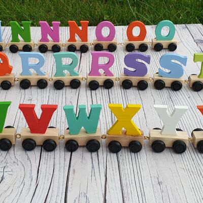 Lettres de train en bois A-Z colorées