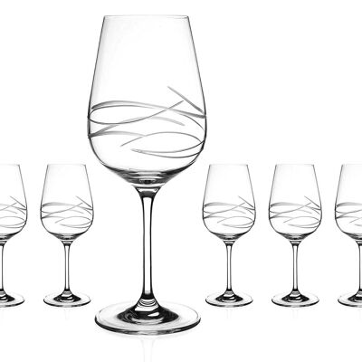Seis copas de vino tinto de fantasía con un elegante corte moderno