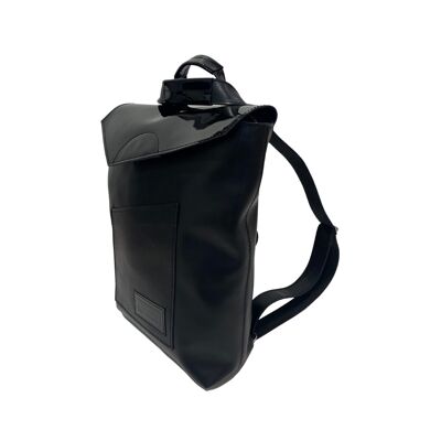 Backpack “Cardamom” – black/black lacquered detail