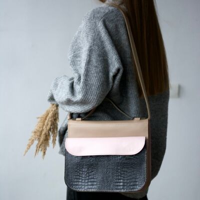Handbag “Heath” – creamy/pink/black reptile