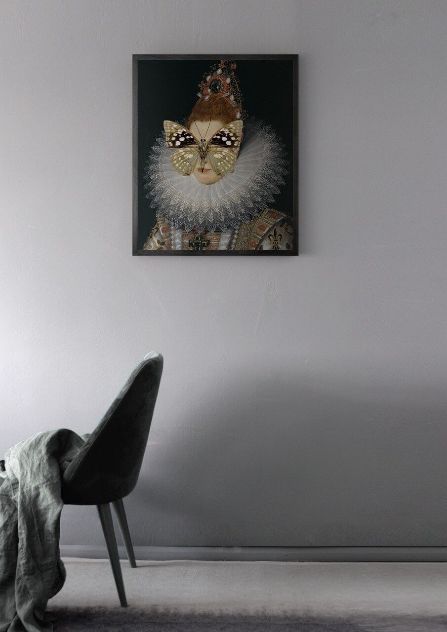 Ritratto di farfalla maculata su Lady -Medium