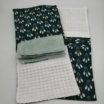 Green/white make-up remover wipes pouch