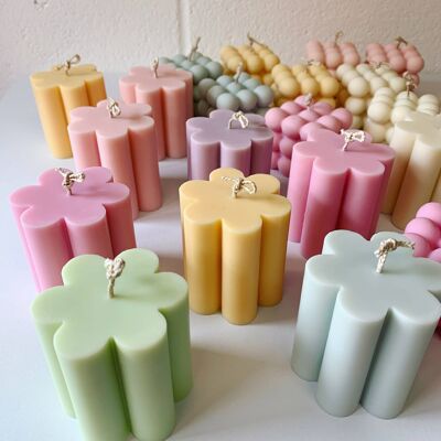 Organic Soy Pastel Daisy Pillar Shortie Candle | Vegan