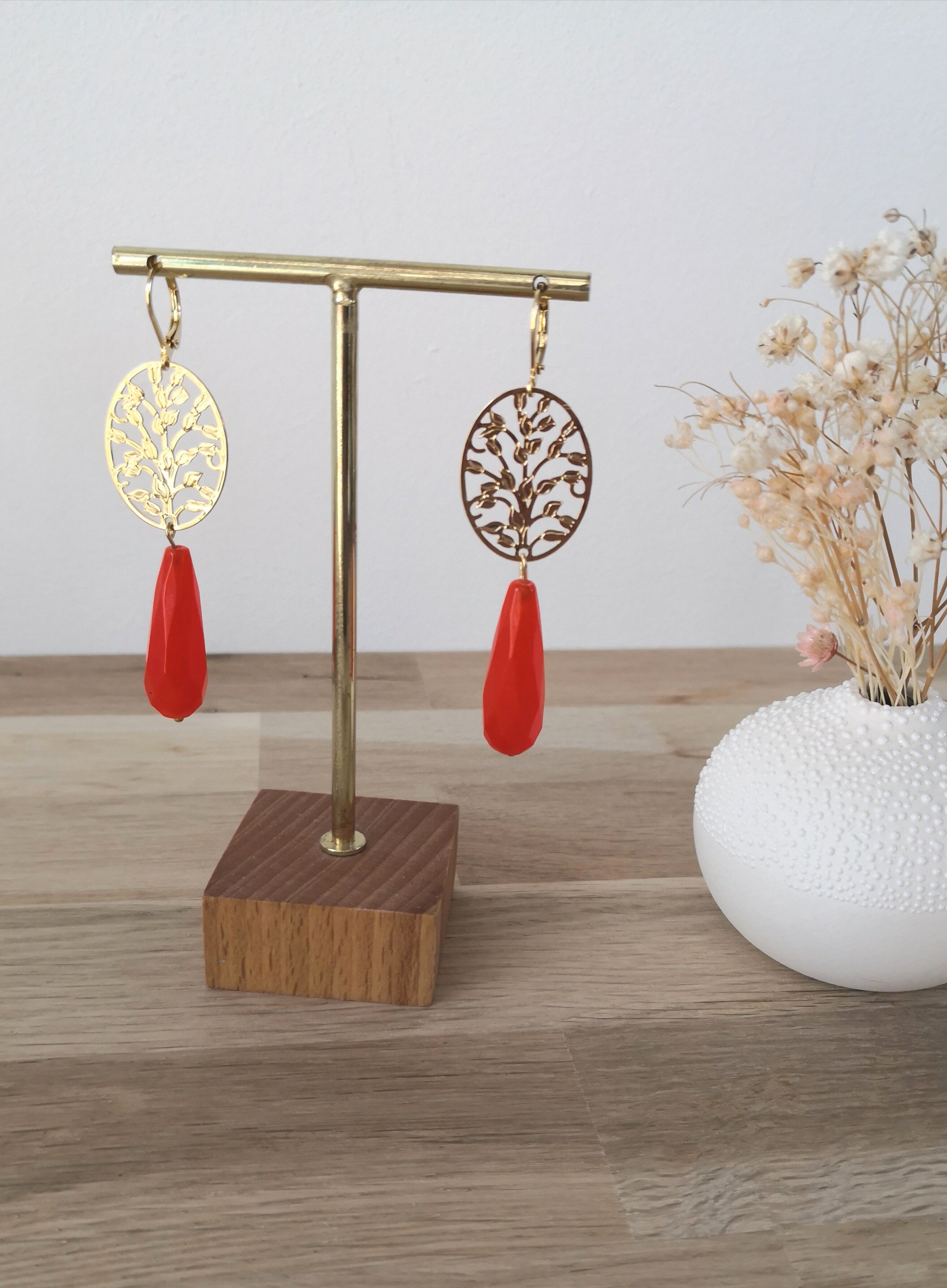 Ohrringe vergoldet mit Feingold und orangefarbener Jade. Geschenk. Strand. Sommerfarben.