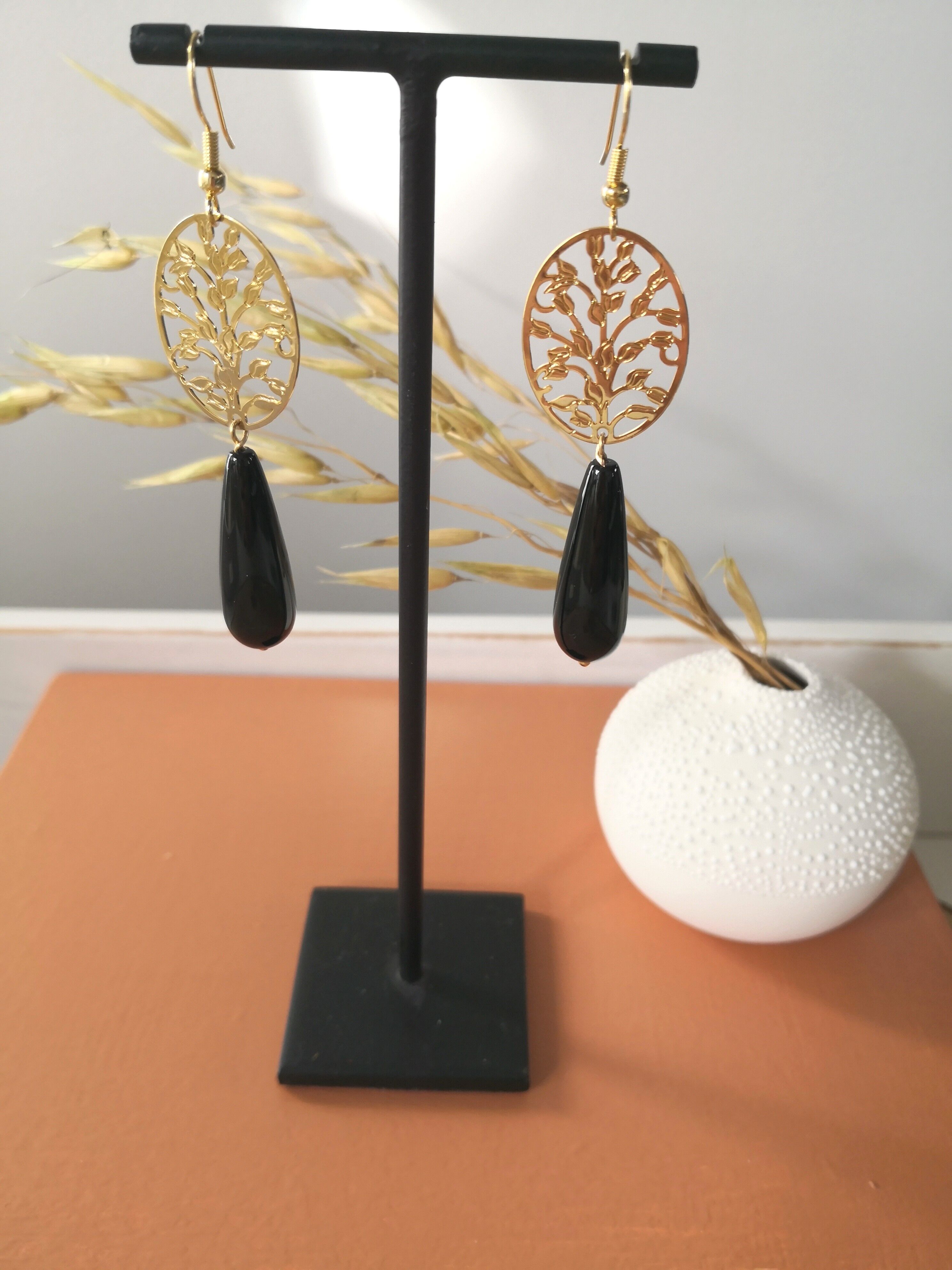 Ohrringe vergoldet mit Feingold und schwarzer Jade. Geschenk. Strand. Sommerfarben.