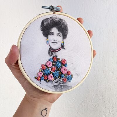 Embroidery kit - The woman with the bouquet
