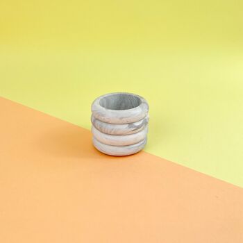 Petit pot de fleurs / photophore • beignet • marbre blanc 1