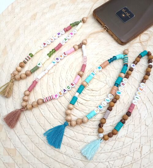 Bijou de smartphone grigri en perles heishi, cristal, bois, coton et résine synthétique