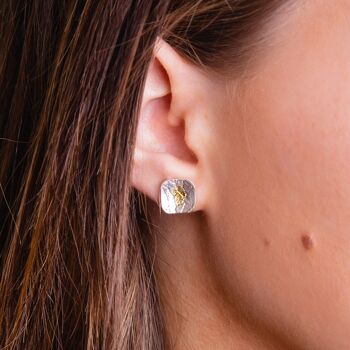 Boucles d'oreilles carrées texturées en argent sterling faites à la main avec Keum-Boo Gold 3