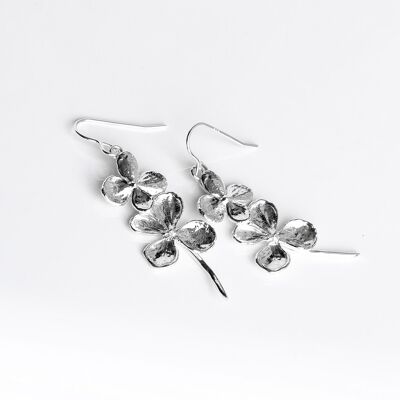 Boucles d'oreilles pendantes faites à la main en forme de fleur d'hortensia en argent sterling