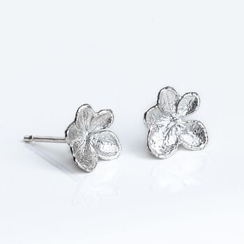 Petites boucles d'oreilles à tige en argent sterling fleur d'hortensia faites à la main 1