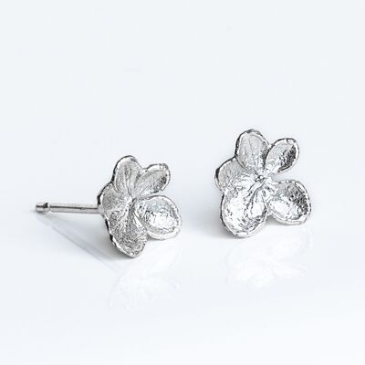 Petites boucles d'oreilles à tige en argent sterling fleur d'hortensia faites à la main