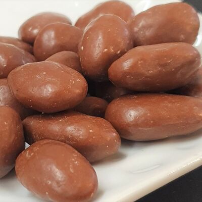 Milk chocolate coated almonds - bulk - organic