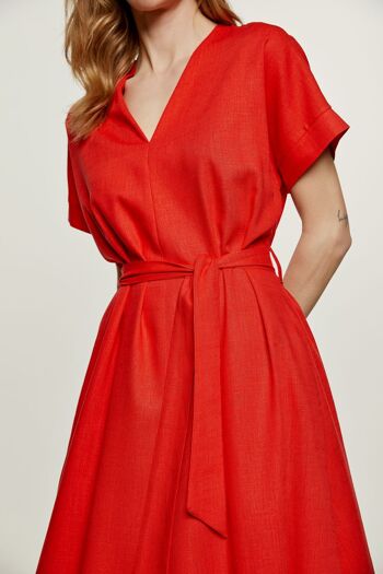 Robe mi-longue rouge à ceinture style lin 3