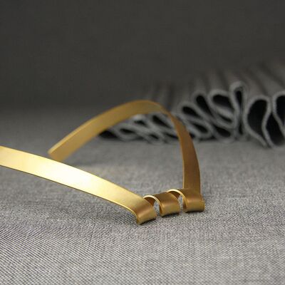 Medium W Choker - Matte Gold