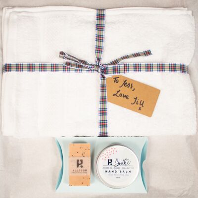 Hug in a box gift for her hands, letterbox gift for her, bestie letterbox gift - White Tartan ribbon & hand written tag