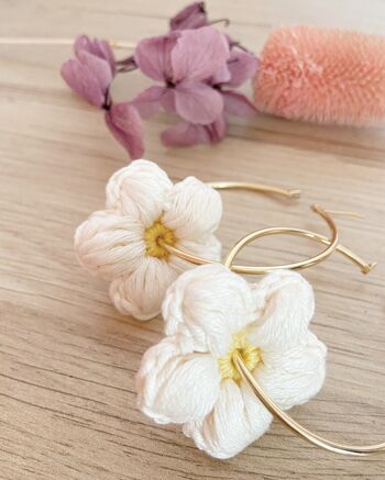Créoles dorées Eglantine-Boucles d’oreilles fleur coton 5