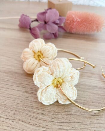 Créoles dorées Eglantine-Boucles d’oreilles fleur coton 7