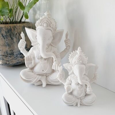 Statua di Lord Ganesh in bianco puro - media
