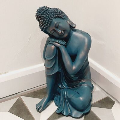 Blauer Buddha mit den Händen auf dem Knie