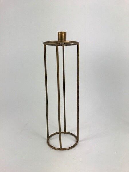 Supporto per candela da cena. Realizzato in metallo color oro alto 30 cm