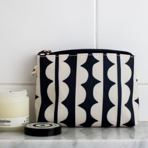 Jumbo Scallop Make Up Bag