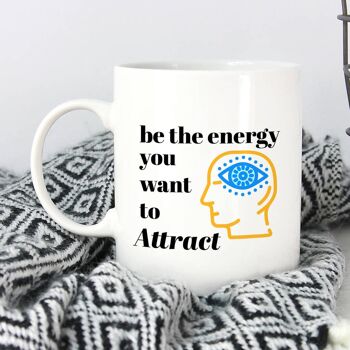 Soyez l'énergie que vous voulez attirer Mug