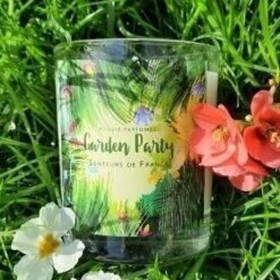 Candela profumata all'erba tagliata illustrata per feste in giardino